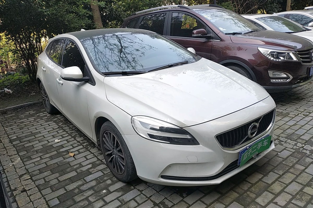 沃尔沃v40二手车值得买吗(16年沃尔沃v40二手车多少钱)