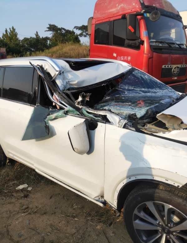 理想汽车撞车_理想汽车事故_理想汽车事故照片