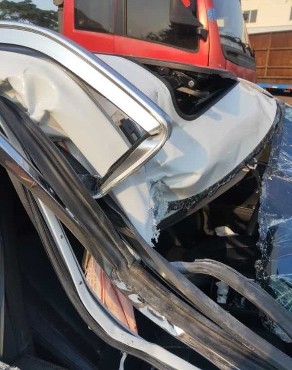 理想汽车事故照片_理想汽车撞车_理想汽车事故