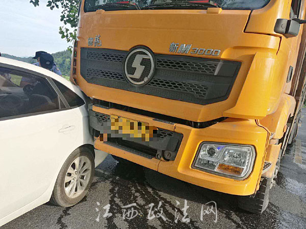 对方占道导致车祸算谁的责任_对方占道行驶造成事故_车辆占道导致对方车辆事故